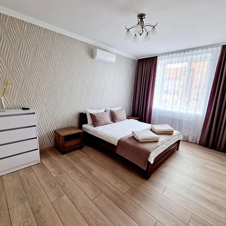 לוצק Apartament On Chornovola, 40 Жк "Варварівка" מראה חיצוני תמונה