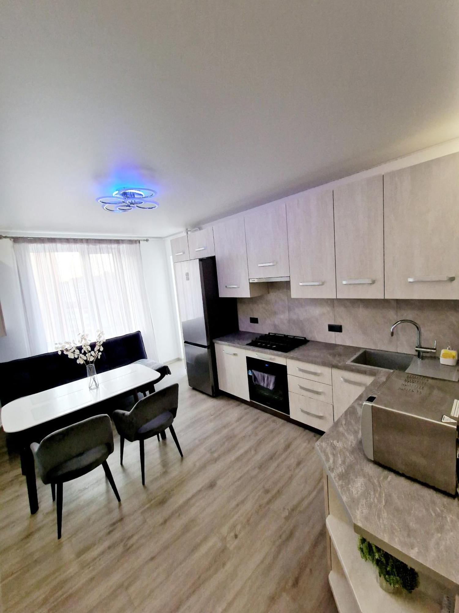 לוצק Apartament On Chornovola, 40 Жк "Варварівка" מראה חיצוני תמונה